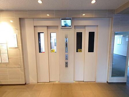 エレベーターは2基ありますので朝の忙しい時間帯もスムーズです。