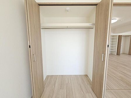 洋室6帖:全室収納スペース付き!お部屋を広くスッキリとお使いいただけます!