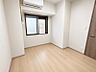 室内：洋室5帖：コンパクトなお部屋ですが収納を設けており広くお使い頂けます！