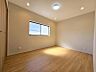 洋室：洋室：窓付きなので、明るい印象のお部屋です！