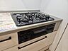 キッチン：3口コンロでお料理の幅が広がりますね！