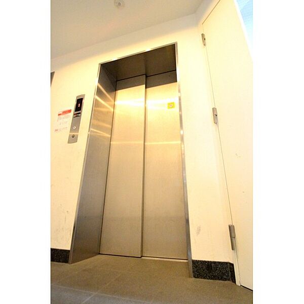 画像22:エレベーター付