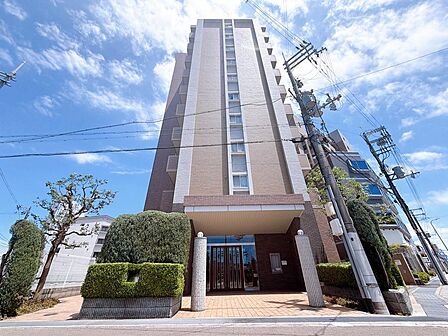 地下鉄御堂筋線始発のなかもず駅まで徒歩4分の立地◎のマンションです。9階住戸につき景観も良好です(^^)
