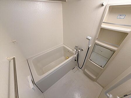 追いだきや保温などの機能が整っでおり、快適なバスタイムをお過ごしいただけます。また、浴室暖房乾燥機付きですので雨の日のお洗濯も大活躍です(^^)