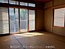 その他：和室8帖　庭に面した明るい室内です♪
