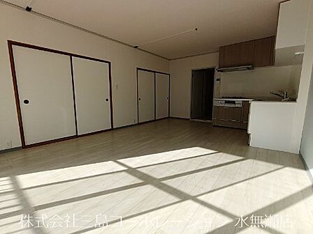 LDK13.5帖　南向き高層階の明るいLDKです♪