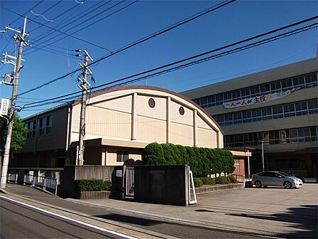 茨木市立西陵中学校(836m)