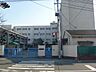周辺：高槻市立西大冠小学校（1049m）