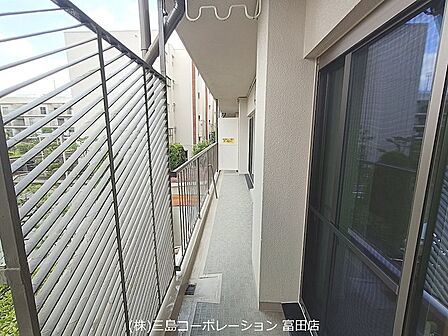 広々としたバルコニーで、日々の暮らしに開放感をプラス。植栽を眺めながら、ゆったりとした時間を過ごせます。
