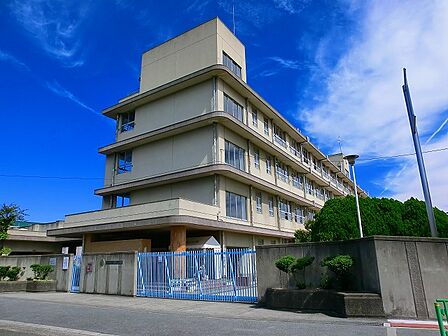 茨木市立東奈良小学校(575m)