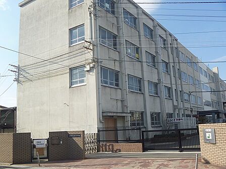 高槻市立第六中学校（720m）