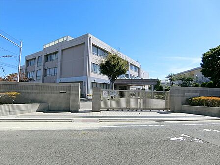 川崎市立平間中学校(1010m)