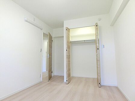 お引渡後も安心が続く、アフターサービス付きのリノベーション住戸です。新生活をすぐにスタートできます。