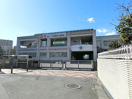 川崎市立高津中学校(670m)