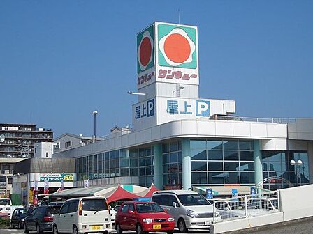 サンキュー和田店株式会社タイヨーは鹿児島の生鮮食品販売企業。地域の方々が日常利用する大型スーパー。生鮮食品 日配品 一般食品 日用雑貨 衣料品 お酒 閉店は22時 230m