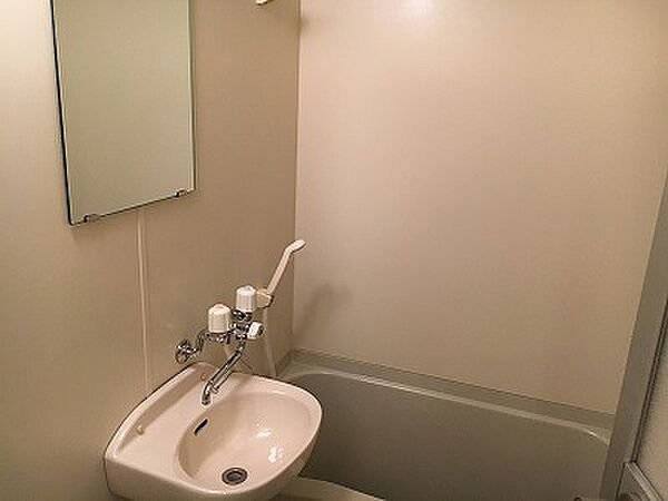 画像17:浴室内の洗面スペースです