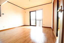 メゾンGM 203号室 2階2DKのリビング/ダイニング