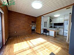 楠町北五味塚貸家 1階5LDKのリビング/ダイニング