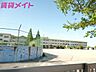 周辺：四日市市立泊山小学校 453m