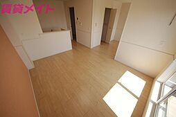 近鉄名古屋線 長太ノ浦駅 徒歩3分の賃貸アパート 2階2LDKのリビング/ダイニング