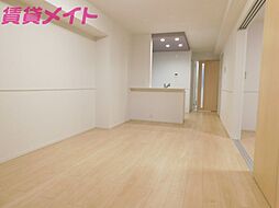 近鉄鈴鹿線 三日市駅 徒歩15分の賃貸アパート 3階1LDKのリビング/ダイニング