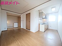 近鉄鈴鹿線 鈴鹿市駅 徒歩8分の賃貸アパート 2階3LDKのリビング/ダイニング