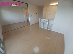 近鉄鈴鹿線 平田町駅 徒歩5分の賃貸アパート 1階2LDKのリビング/ダイニング