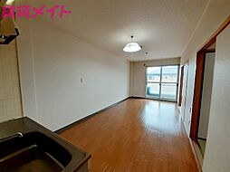 ダンファームリン鈴鹿 2階3LDKのリビング/ダイニング