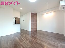 エテルナ 1階ワンルームのリビング/ダイニング