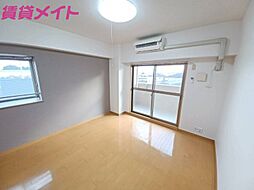 ＷＪガーデン亀山 3階ワンルームのリビング/ダイニング