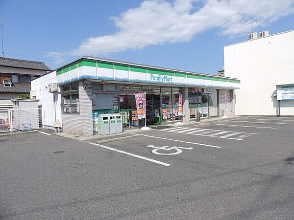 画像18:ファミリーマート　津新町店
