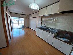 エステートヤマキ 5階2LDKのリビング/ダイニング