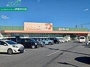 ぎゅーとらラブリー持川店 600m