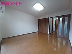 近鉄山田線 松阪駅 徒歩5分の賃貸アパート 1階1Kのリビング/ダイニング