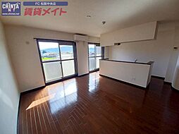 JR紀勢本線 六軒駅 徒歩14分の賃貸マンション 4階2LDKのリビング/ダイニング