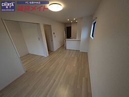 近鉄山田線 松阪駅 徒歩25分の賃貸アパート 2階2LDKのリビング/ダイニング