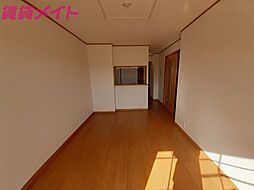 JR参宮線 田丸駅 6.4kmの賃貸アパート 2階2LDKのリビング/ダイニング