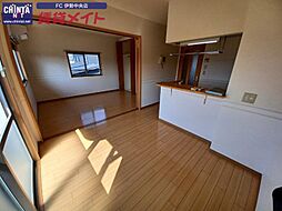 JR参宮線 宮川駅 徒歩13分の賃貸マンション 3階2LDKのリビング/ダイニング