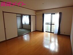 レイクサイドヴィラC棟 2階2LDKのリビング/ダイニング