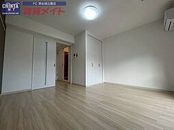 アーバンヒルズ津 1階1Kのリビング/ダイニング