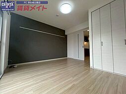 アーバンヒルズ津 3階1Kのリビング/ダイニング