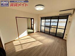 パレオシンセイ　III 2階3LDKのリビング/ダイニング