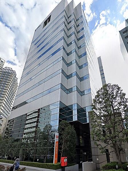 郵便窓口、貯金窓口、保険窓口、ATMの取り扱いがあります。