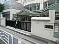 駅や住宅街に近...