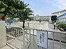 周辺：小学校1年生から中学校3年生までが同じ校舎で学校生活を送る、区内で初めての併設型小中学校です。