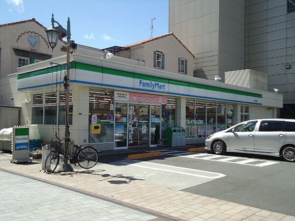 画像27:【コンビニエンスストア】ファミリーマート 福山霞町店まで131ｍ