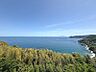 その他：伊豆半島の稜線は海と空の青さに木々の緑のコントラストを加えます。