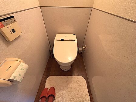 トイレ本体とウォシュレットは交換済みです。