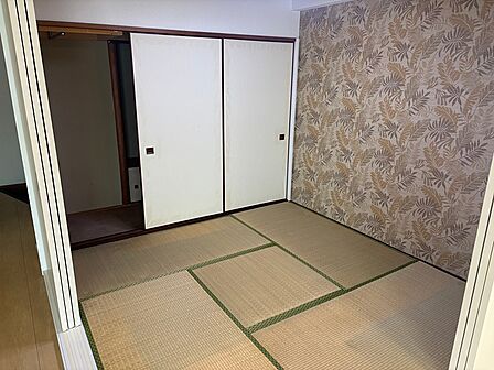 【和室】落ち着いた雰囲気の和室は4.5畳です。