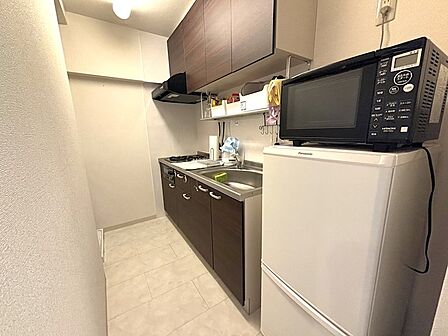キッチンはコンパクトで使い勝手の良い造り。